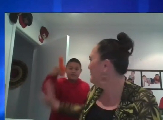 카멜 세풀로니 뉴질랜드 사회개발부 장관이 트위터에 게재한 '라디오 사모아'와의 화상 인터뷰 장면. 트위터 캡쳐